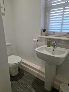 Cosy Central 1-Bed with Parking & Wi-Fi - 4