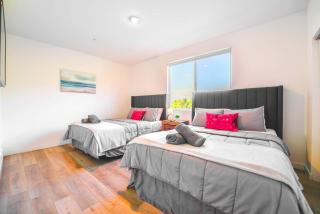 Spacious Townhouse W Free Parking - 2