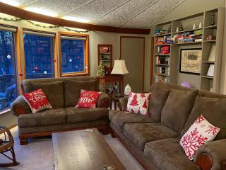 Private cabin with VIEWS FOR DAYS! - 8