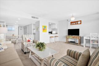 1 Bed Oceanfront Fountainhead Towers Condo with Outdoor Pool! - 3