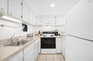 1 Bed Oceanfront Fountainhead Towers Condo with Outdoor Pool! - 1