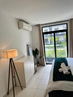 Peravi Suites At Embassy Gardens - 8