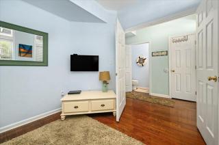 Sunset Island Waterfront 4 Bedroom Townhome with Many Amenities! - 7