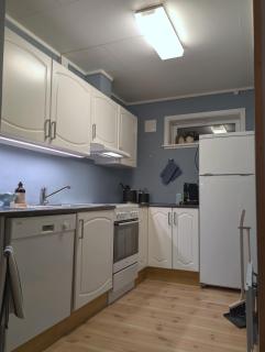 Hillside Top-Row Apartment, Stunning Views - 1