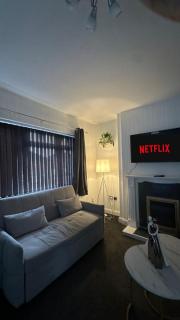 Contractor & Family Sleeps 5 Bham HS2 Parking for 3 - 0