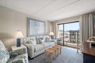 2 Bedroom Ocean Block Condo, Steps to the Beach! - 9
