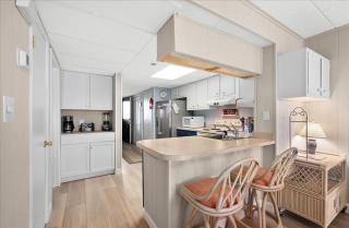 2 Bedroom Ocean Block Condo, Steps to the Beach! - 2