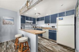 Cozy 1 Bedroom Condo, Steps to the Beach! - 3