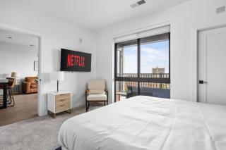 Super LUX SkyTower 2BD Downtown - Parking, Pool, Gym - 4