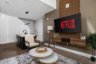 Premier Downtown Indy Pad - 8