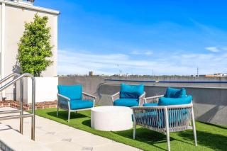 Elegant 1BR Walkable to Dining, Pool and Gym - 7