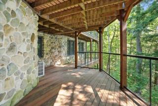 Lakefront Log Home on Huge Lake in Private Cove - 9