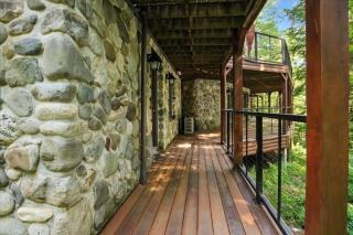 Lakefront Log Home on Huge Lake in Private Cove - 8