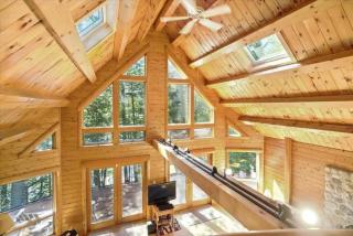 Lakefront Log Home on Huge Lake in Private Cove - 1