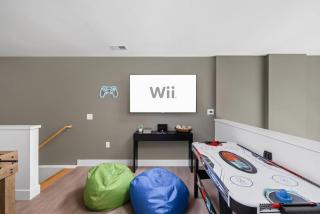 Downtown Townhome Game Room with Pool, Parking, Gym - 9