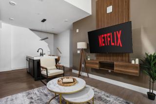 Downtown Townhome Game Room with Pool, Parking, Gym - 4