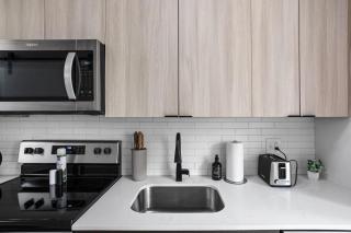 Ultra LUX Flat Downtown Indy with Pool, Gym, Parking - 5