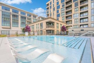 Downtown Indy Ultra Luxury Flat with Pool, Gym, Parking - 9