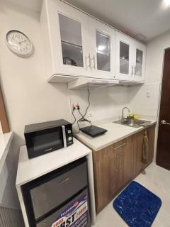 Elegant Studio with Balcony and City View - 3