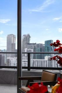 4805 Penthouse with Amazing Views a Pool and Gym in Downtown Miami - 3