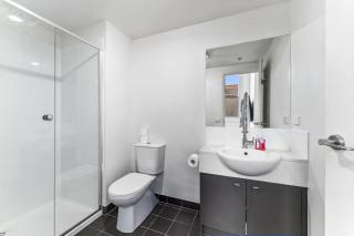 Sunlit Studio Parkville - 1 bath, 1 bed, Tram CBD - 6