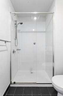 Sunlit Studio Parkville - 1 bath, 1 bed, Tram CBD - 5