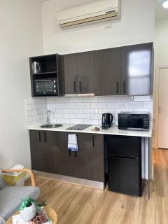 Sunlit Studio Parkville - 1 bath, 1 bed, Tram CBD - 3