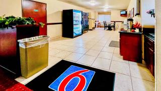 Studio 6 Suites Portland OR I-5 OHSU - 8