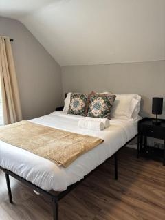 Cozy 2 Bed 1 Bath Apt Close to Univ and Downtown - 7