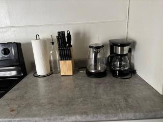 Cozy 2 Bed 1 Bath Apt Close to Univ and Downtown - 2