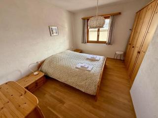 Light Alpine Apartment with View Heart of Flims - 4
