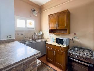 821 · Bright 2BR Townhouse • Private Garden - 8