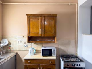 821 · Bright 2BR Townhouse • Private Garden - 9