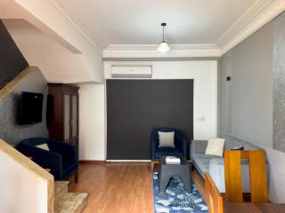 821 · Bright 2BR Townhouse • Private Garden - 3