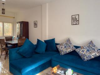 1037 · Cozy 2BR Townhouse with Private Backyard - 8