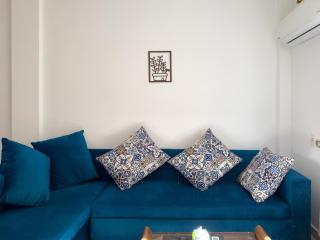 1037 · Cozy 2BR Townhouse with Private Backyard - 6