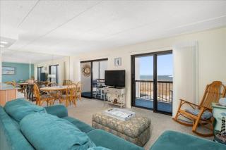 Bay Princess Condo with Outdoor Pool and Balcony! - 0