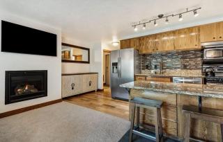 Ground Floor - Riverfront Studio - 7