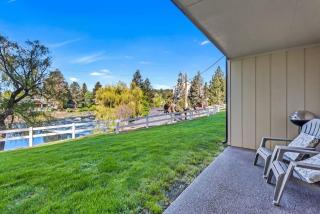 Ground Floor - Riverfront Studio - 5