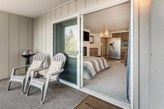 Ground Floor - Riverfront Studio - 2