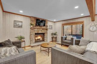 Mountain Lake Hideaway- Hot Tub, Game Room, & Bar! - 4