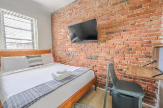 Stylish South End Studio - 7