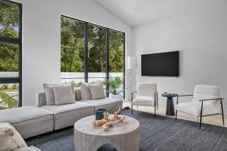 Michiana Shores Beach House by Juniper Holiday + Home - 6