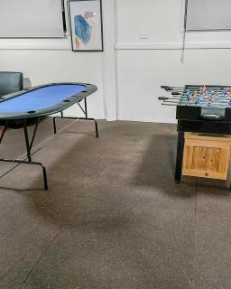 3BR Modern Lakeside Escape, Beach & Park Views - 6