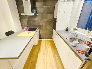 City Retreat 2BR with parking - 4