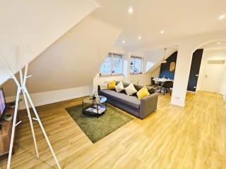 City Retreat 2BR with parking - 0