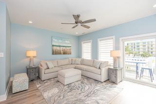 Modern Beachside Townhome with Ocean Views - Steps to the Sand! - 9