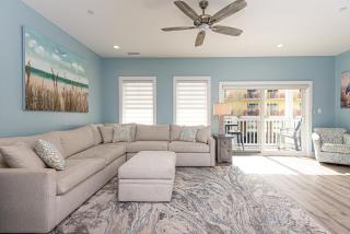 Modern Beachside Townhome with Ocean Views - Steps to the Sand! - 8