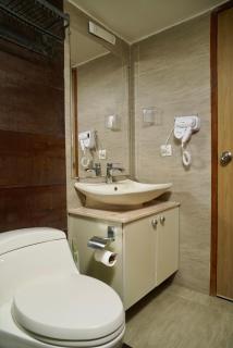 Cozy Gulshan, Full AC with Power back up & 24-7 Security - 2