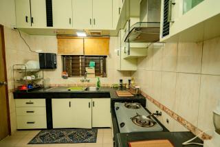 Cozy Gulshan, Full AC with Power back up & 24-7 Security - 3